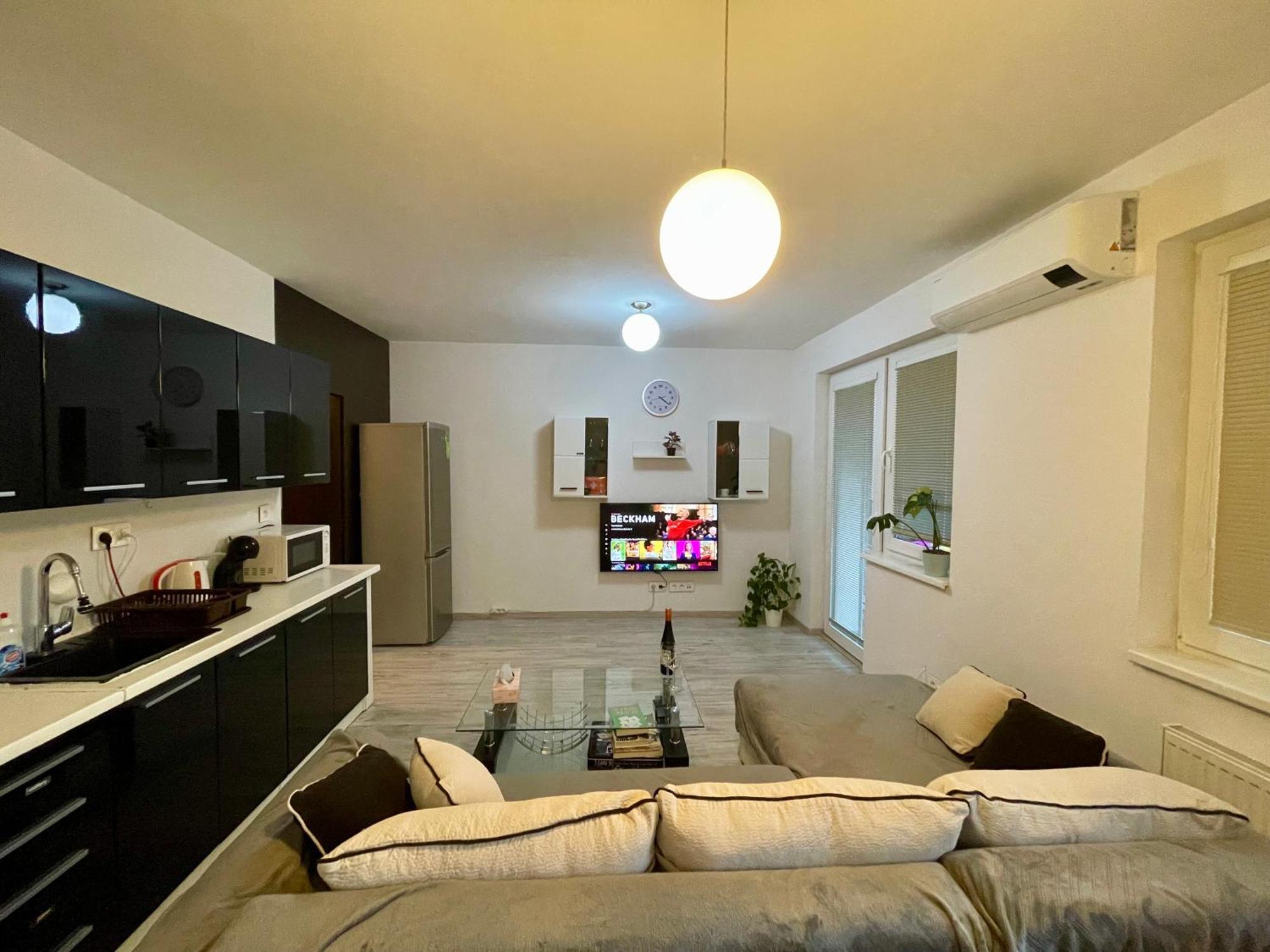 Rosnicka, Perfect Location With 24h Checkin, Balcony, Ac & Free Parking Apartman *